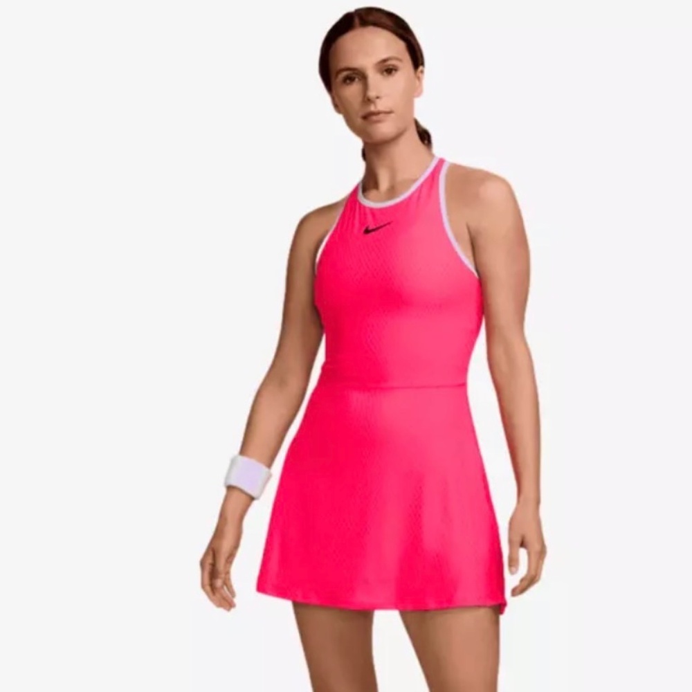 Nike Court Slam DryFit New York in Melon/Pink